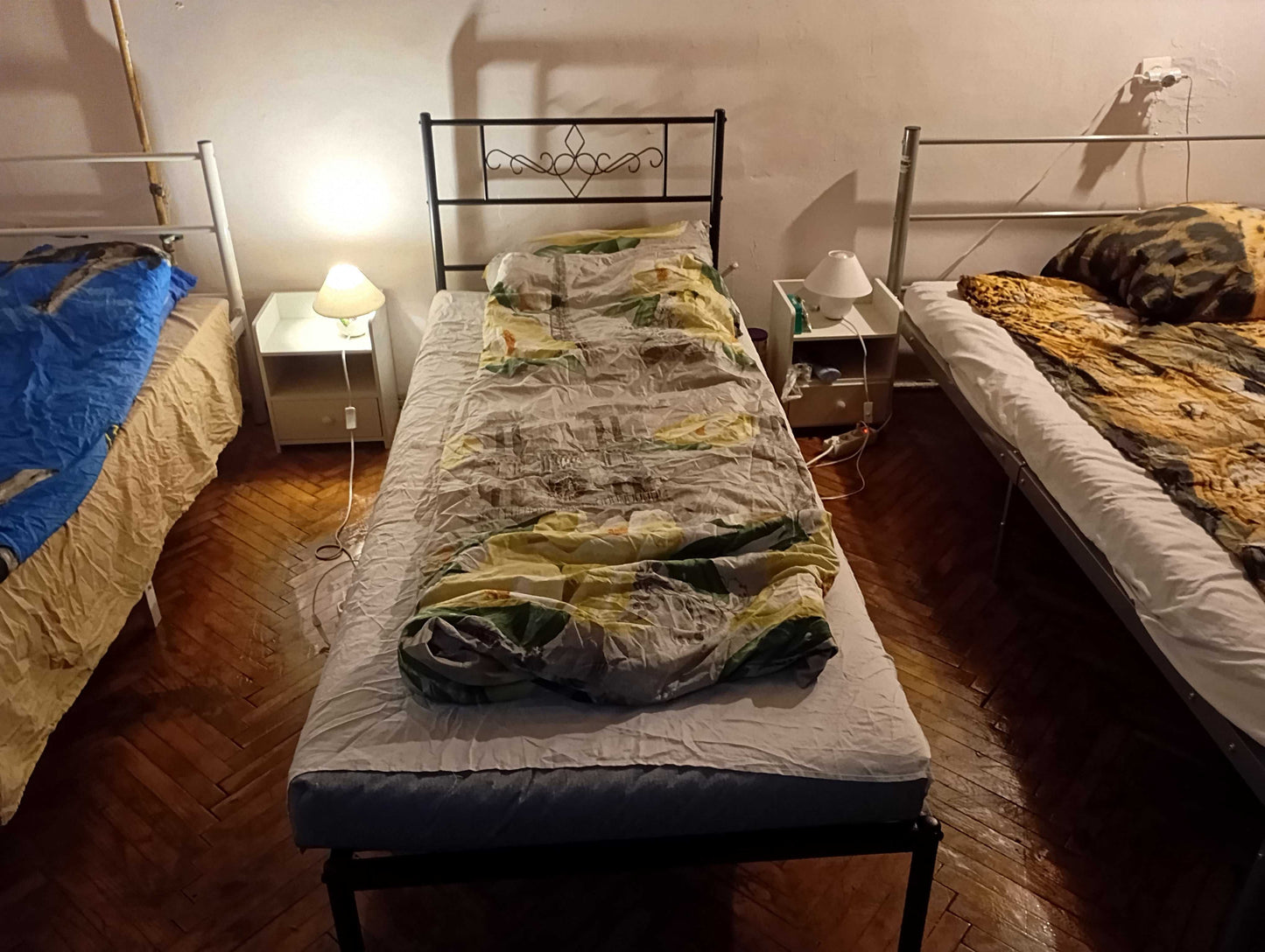 Pénztárca barát nagy szoba kétágyas berendezéssel